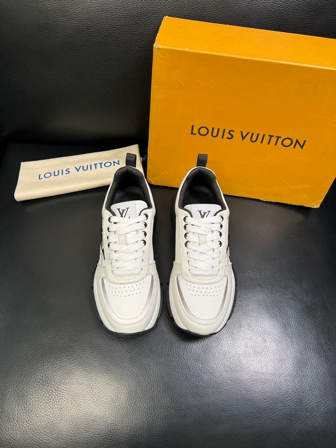 Men's shoes 💰 780 Lv High quality top crafts Louis Vuitton, sports sneakers counter synchronization, uppers imported from Italy, high-quality splicing with colorful and complex crafts, imported lambswool lining soft and comfortable, soles: original soles specially provided by the original factory, T men's shoes 💰U exclusive movable molded soles super comfortable, original and single goods, high quality, welcome to compare, code number 39-44 (customized 38 45)
